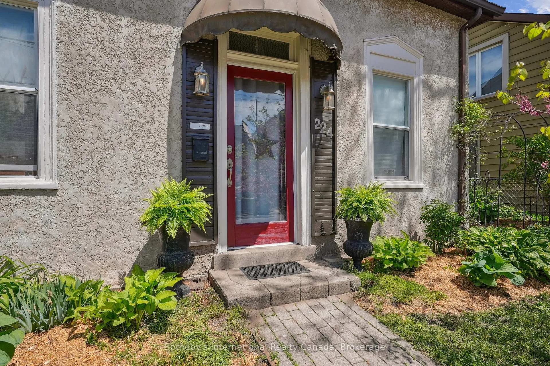 Photo 4 of 224 Napier Street, Hamilton, Strathcona — HOMEH