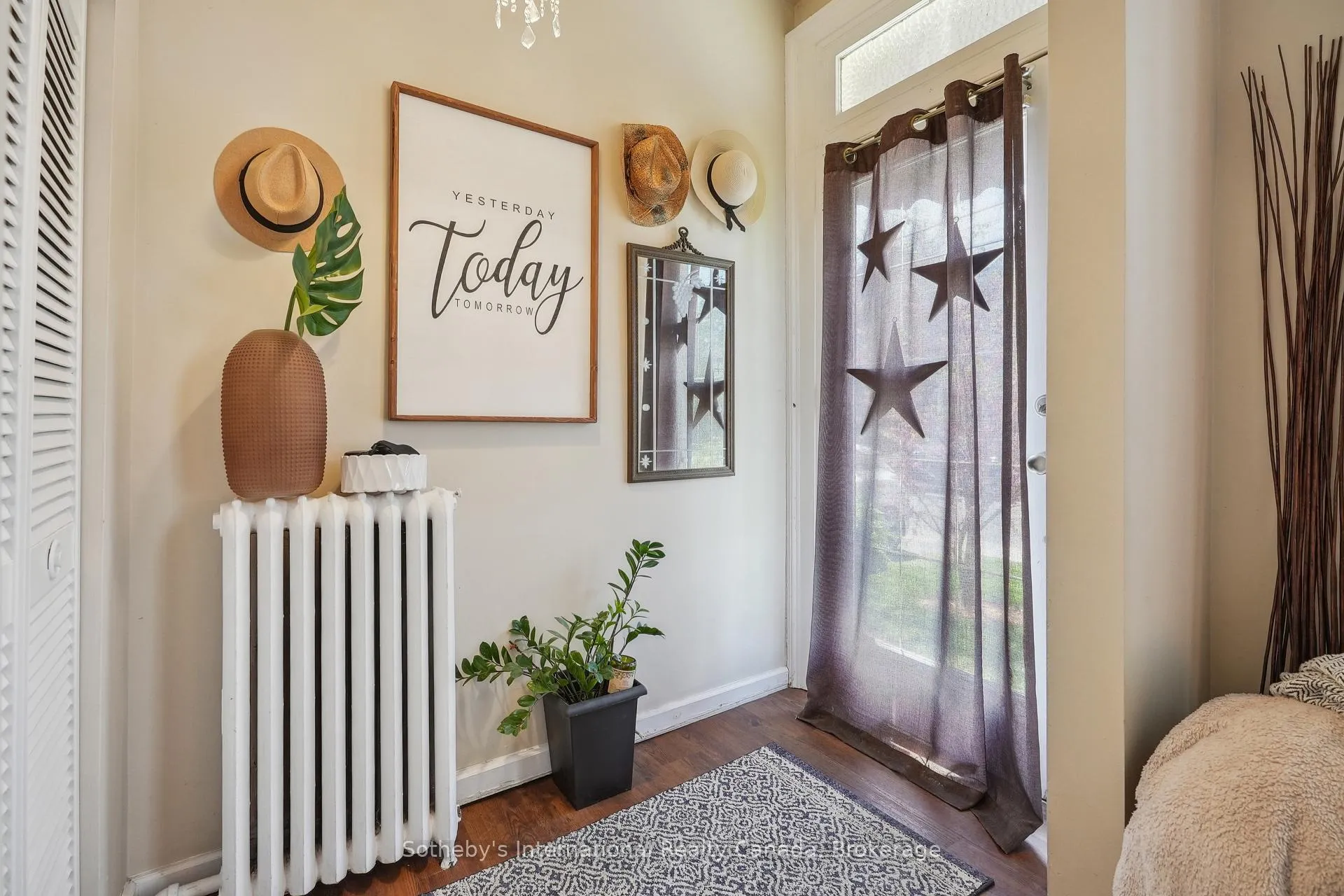 Photo 5 of 224 Napier Street, Hamilton, Strathcona — HOMEH