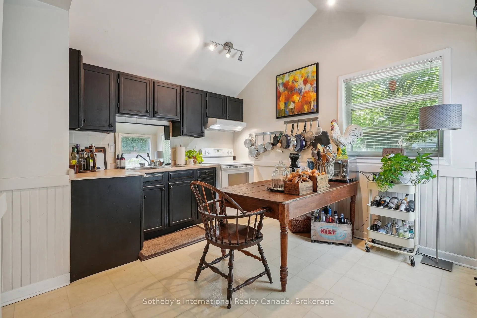 Photo 11 of 224 Napier Street, Hamilton, Strathcona — HOMEH