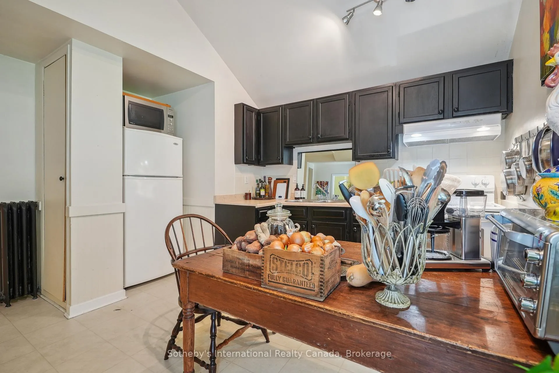 Photo 15 of 224 Napier Street, Hamilton, Strathcona — HOMEH