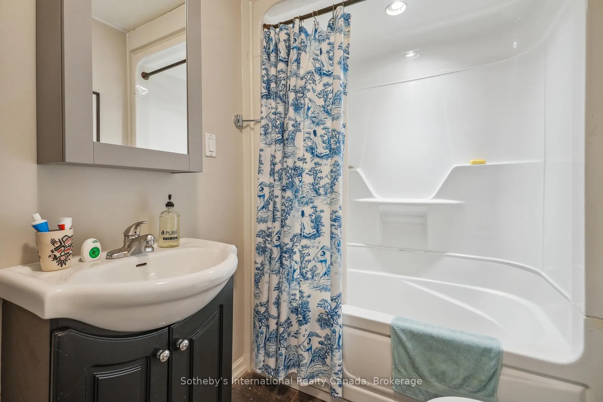 Photo 33 of 224 Napier Street, Hamilton, Strathcona — HOMEH