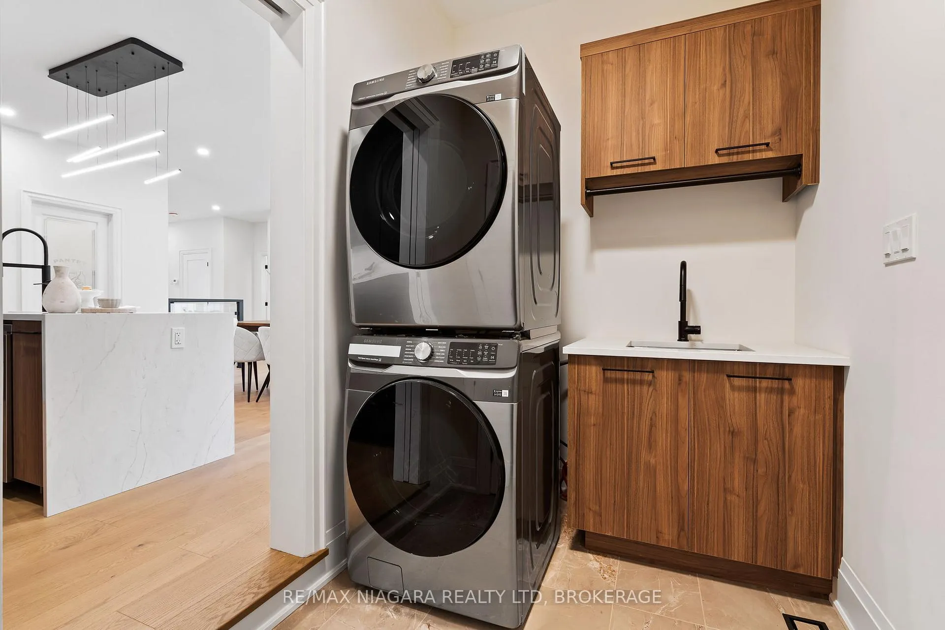 Photo 16 of 18 Accursi Crescent, Pelham, Fonthill — HOMEH