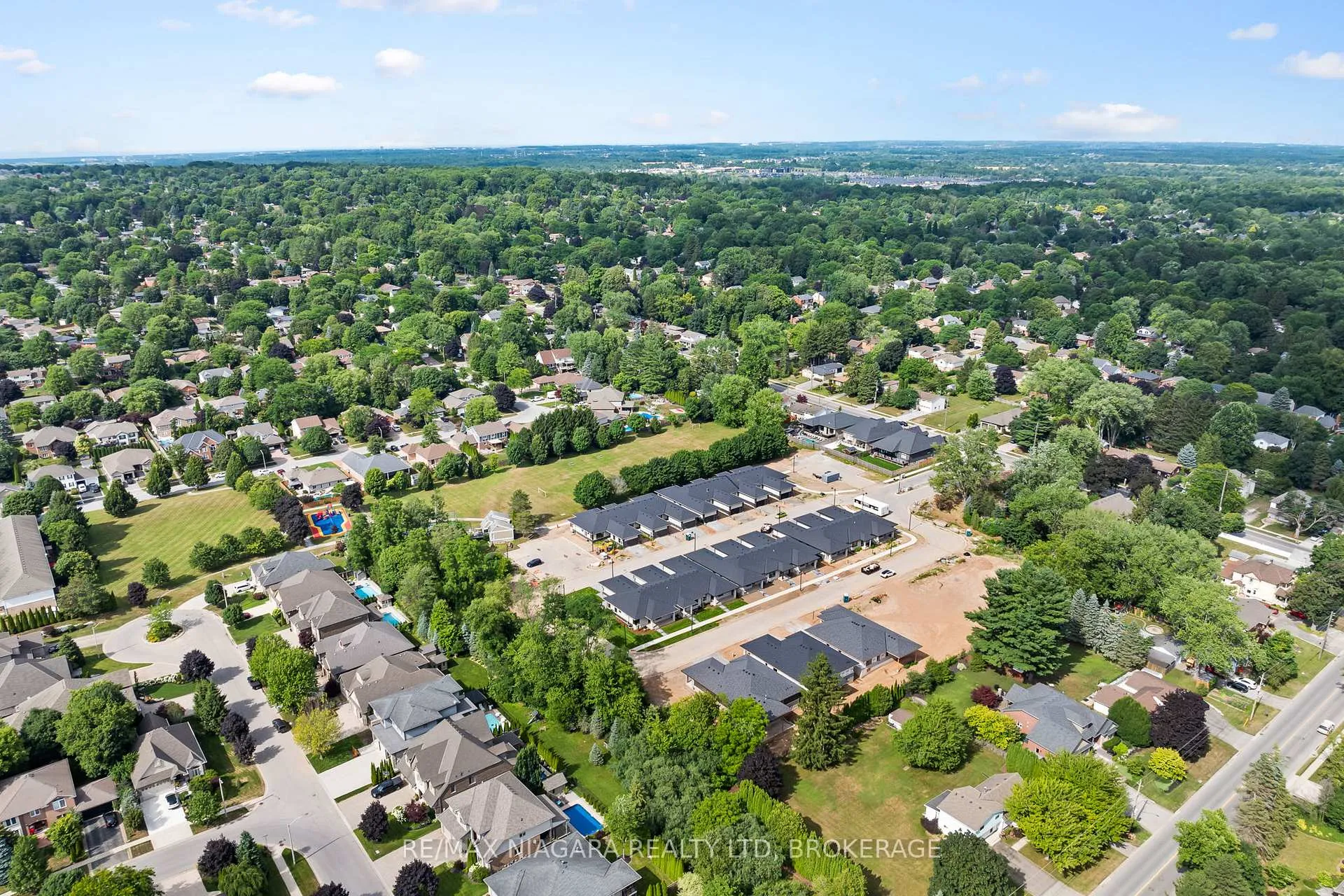 Photo 37 of 18 Accursi Crescent, Pelham, Fonthill — HOMEH