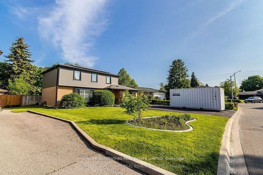 Photo 2 of 20 Beechwood Crescent, Brampton, Avondale — HOMEH