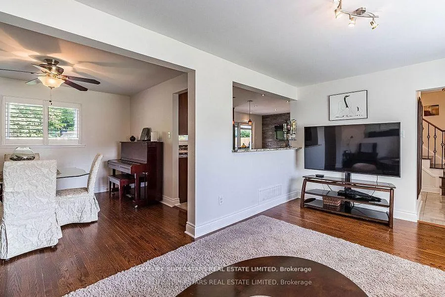 Photo 5 of 20 Beechwood Crescent, Brampton, Avondale — HOMEH