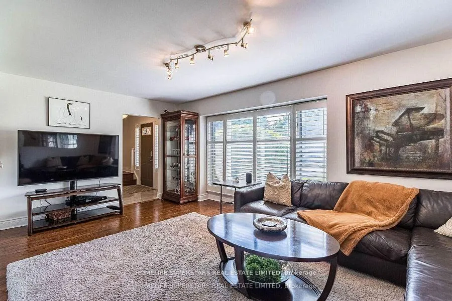 Photo 6 of 20 Beechwood Crescent, Brampton, Avondale — HOMEH