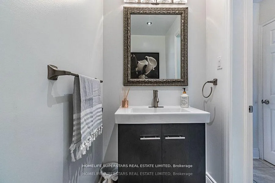 Photo 15 of 20 Beechwood Crescent, Brampton, Avondale — HOMEH