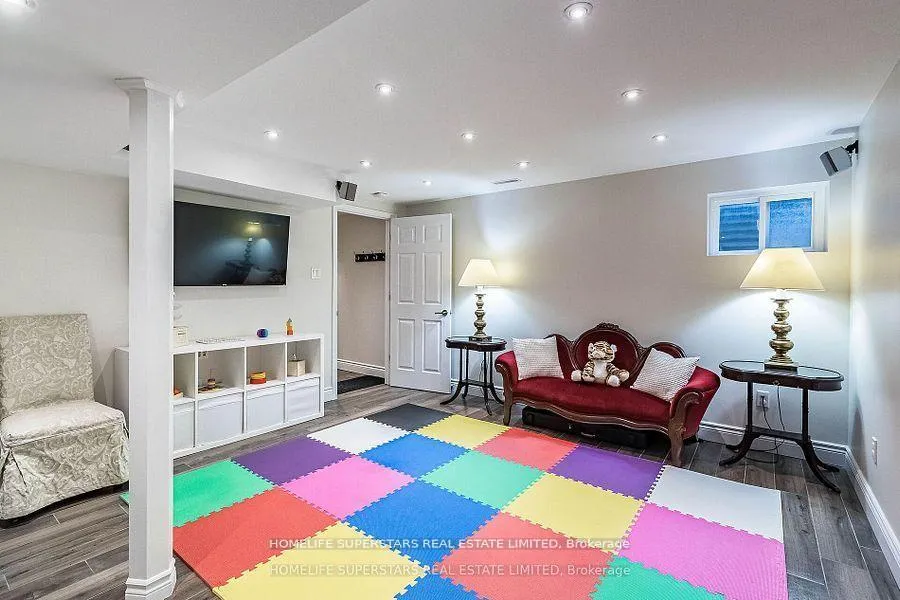 Photo 26 of 20 Beechwood Crescent, Brampton, Avondale — HOMEH