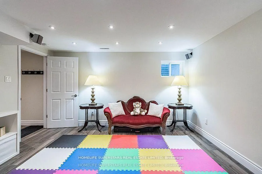 Photo 27 of 20 Beechwood Crescent, Brampton, Avondale — HOMEH