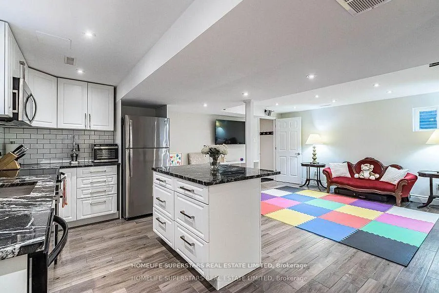 Photo 29 of 20 Beechwood Crescent, Brampton, Avondale — HOMEH