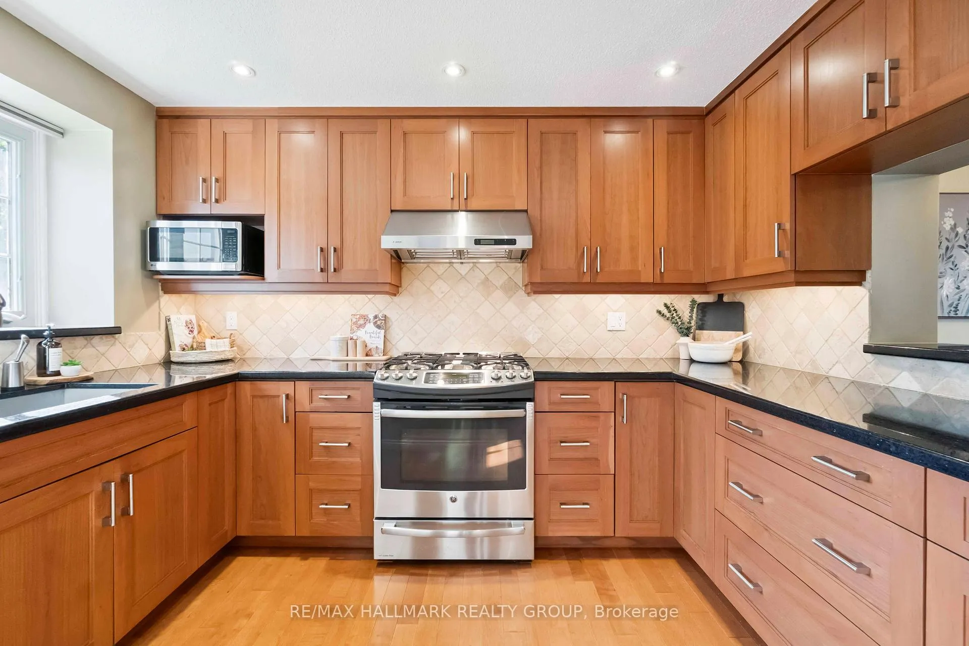 Photo 3 of 14 Whelan Drive, Ottawa, Barrhaven - Pheasant Run — HOMEH