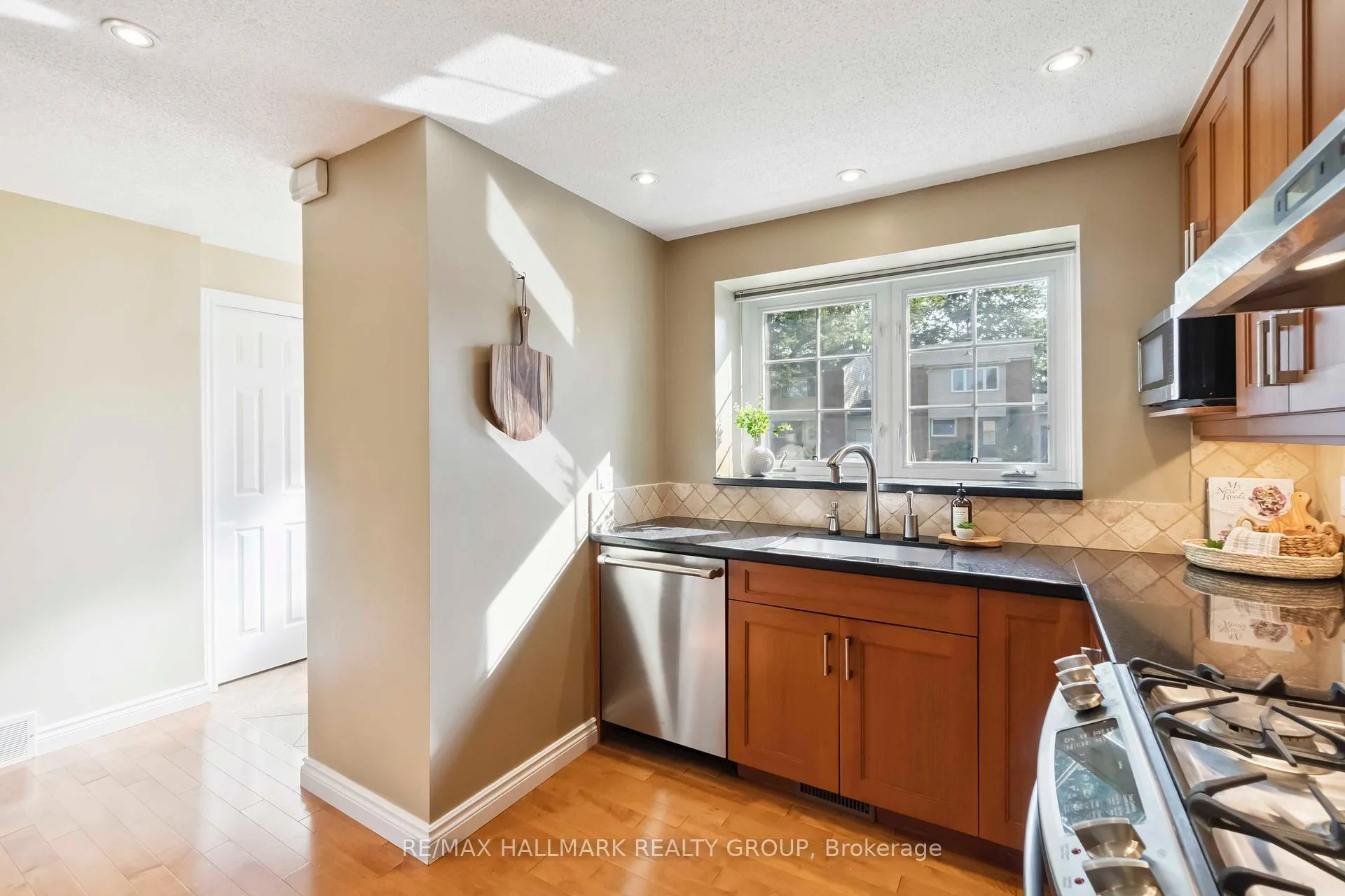 Photo 8 of 14 Whelan Drive, Ottawa, Barrhaven - Pheasant Run — HOMEH