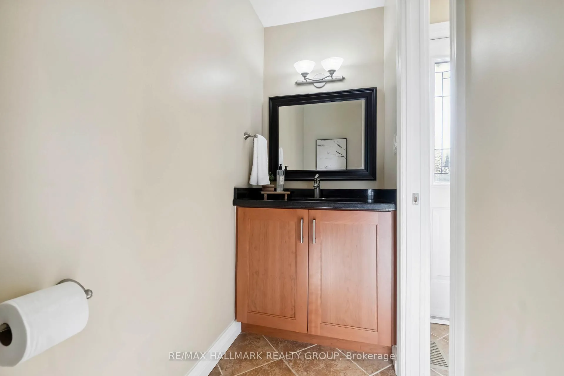 Photo 9 of 14 Whelan Drive, Ottawa, Barrhaven - Pheasant Run — HOMEH