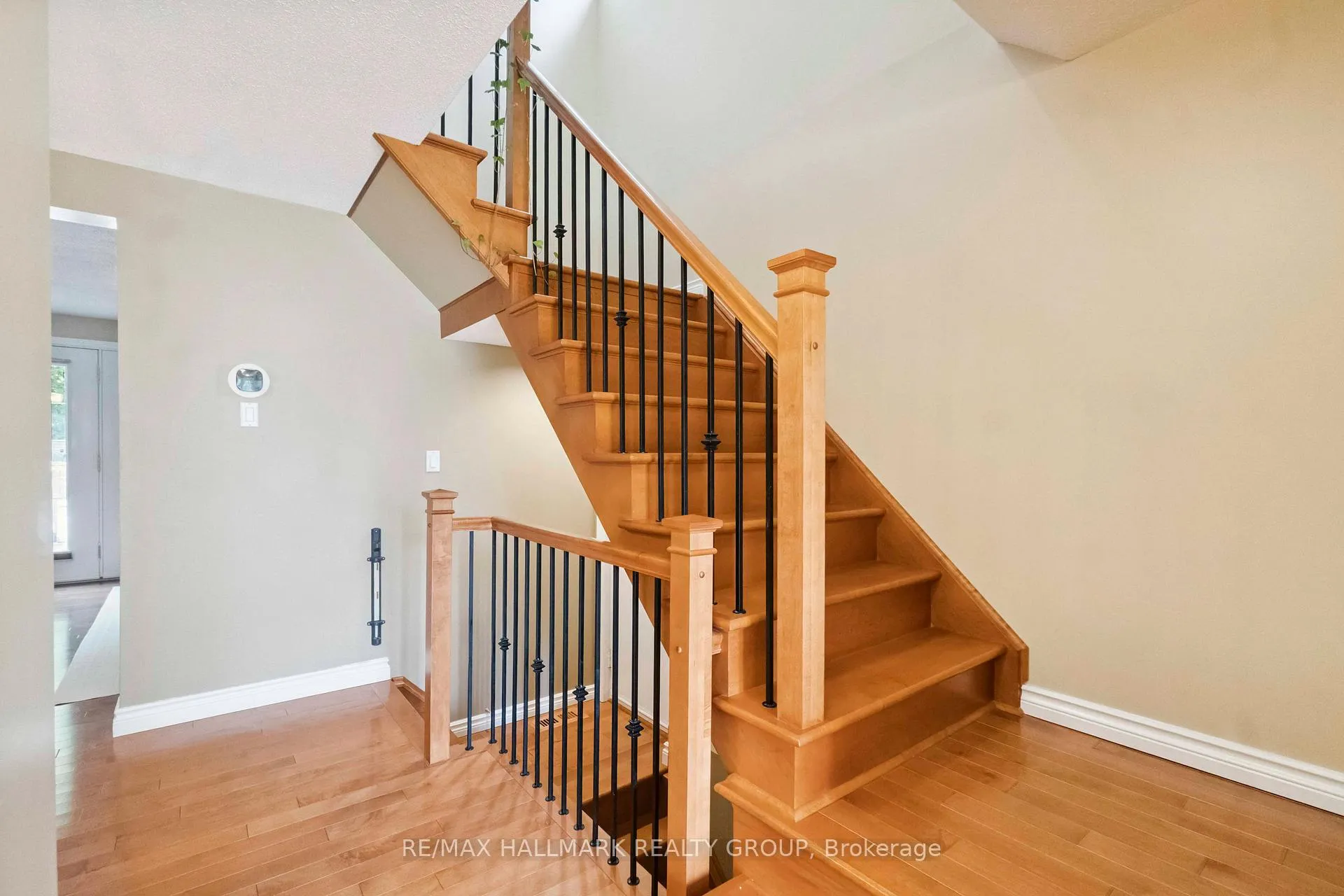 Photo 11 of 14 Whelan Drive, Ottawa, Barrhaven - Pheasant Run — HOMEH