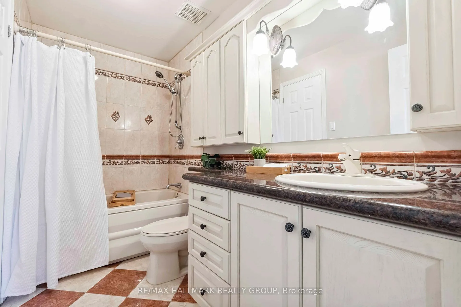 Photo 26 of 14 Whelan Drive, Ottawa, Barrhaven - Pheasant Run — HOMEH