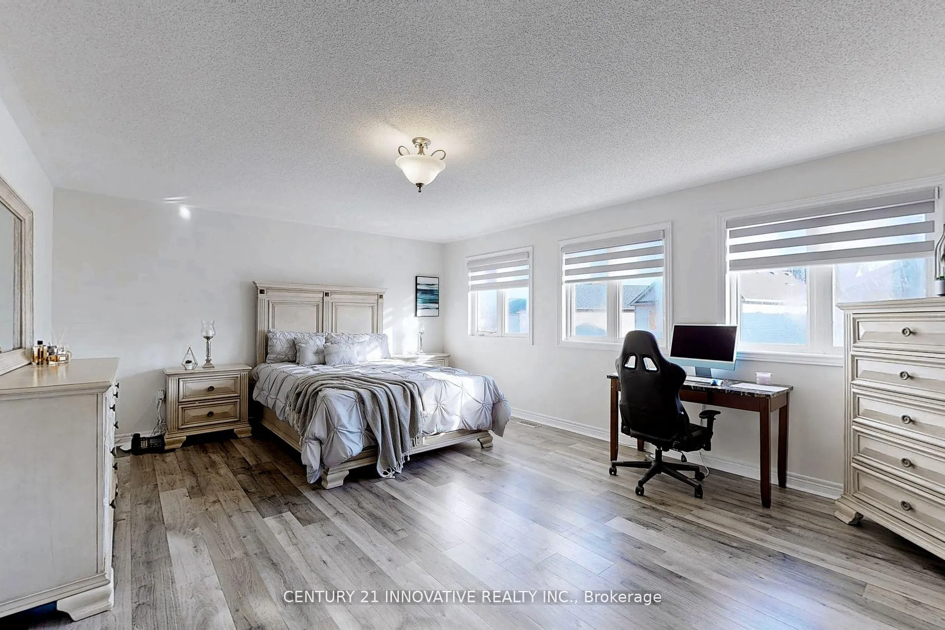 Photo 17 of 33 Ferncliffe Crescent, Markham, Cedarwood — HOMEH