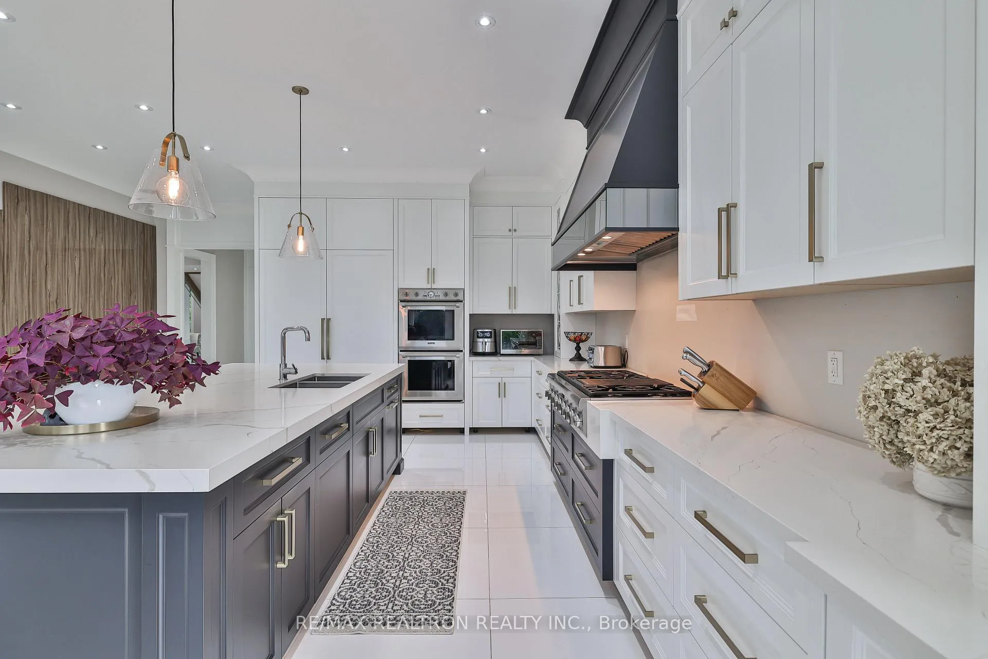 Photo 5 of 260 Churchill Avenue, King, Rural King — HOMEH