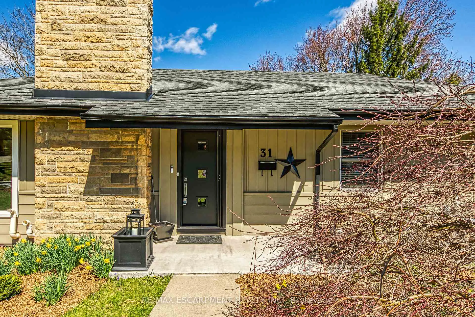 Photo 2 of 31 Tally Ho Drive, Hamilton, Dundas — HOMEH