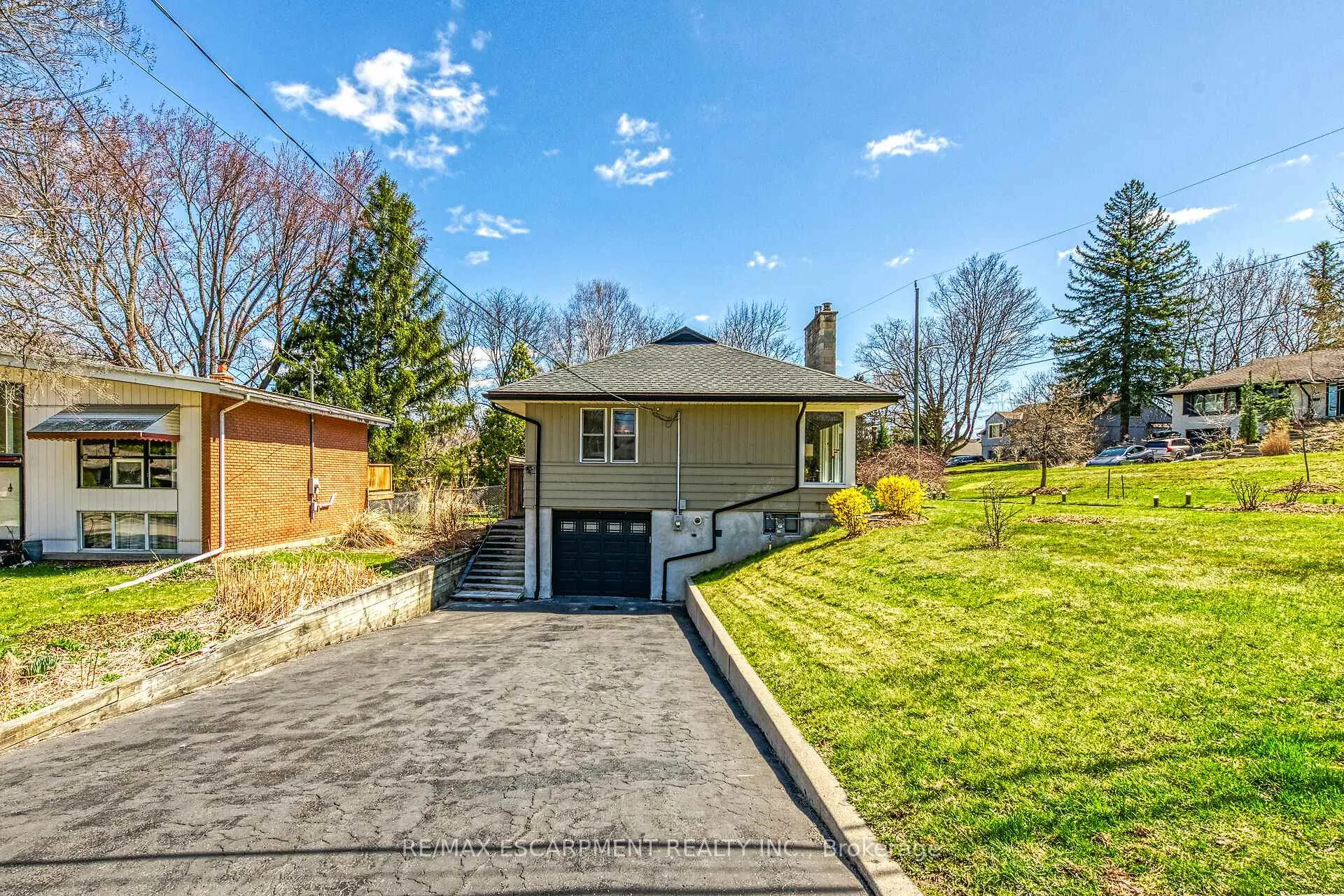 Photo 5 of 31 Tally Ho Drive, Hamilton, Dundas — HOMEH