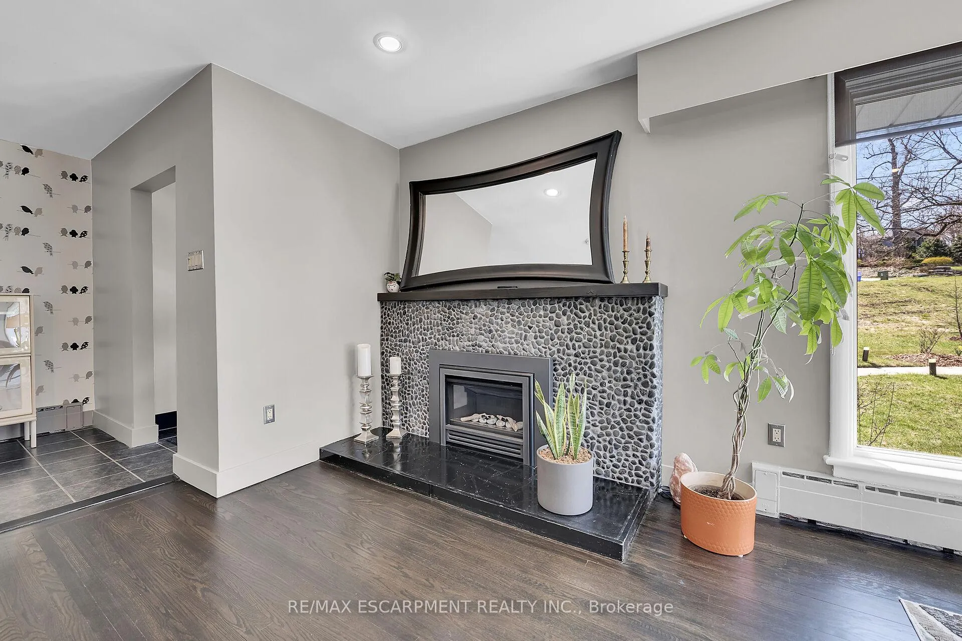 Photo 10 of 31 Tally Ho Drive, Hamilton, Dundas — HOMEH