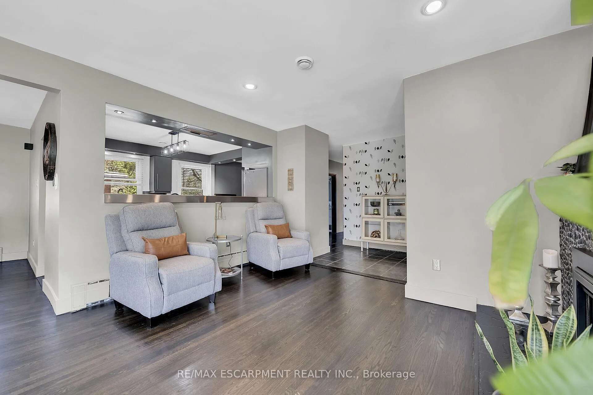Photo 13 of 31 Tally Ho Drive, Hamilton, Dundas — HOMEH