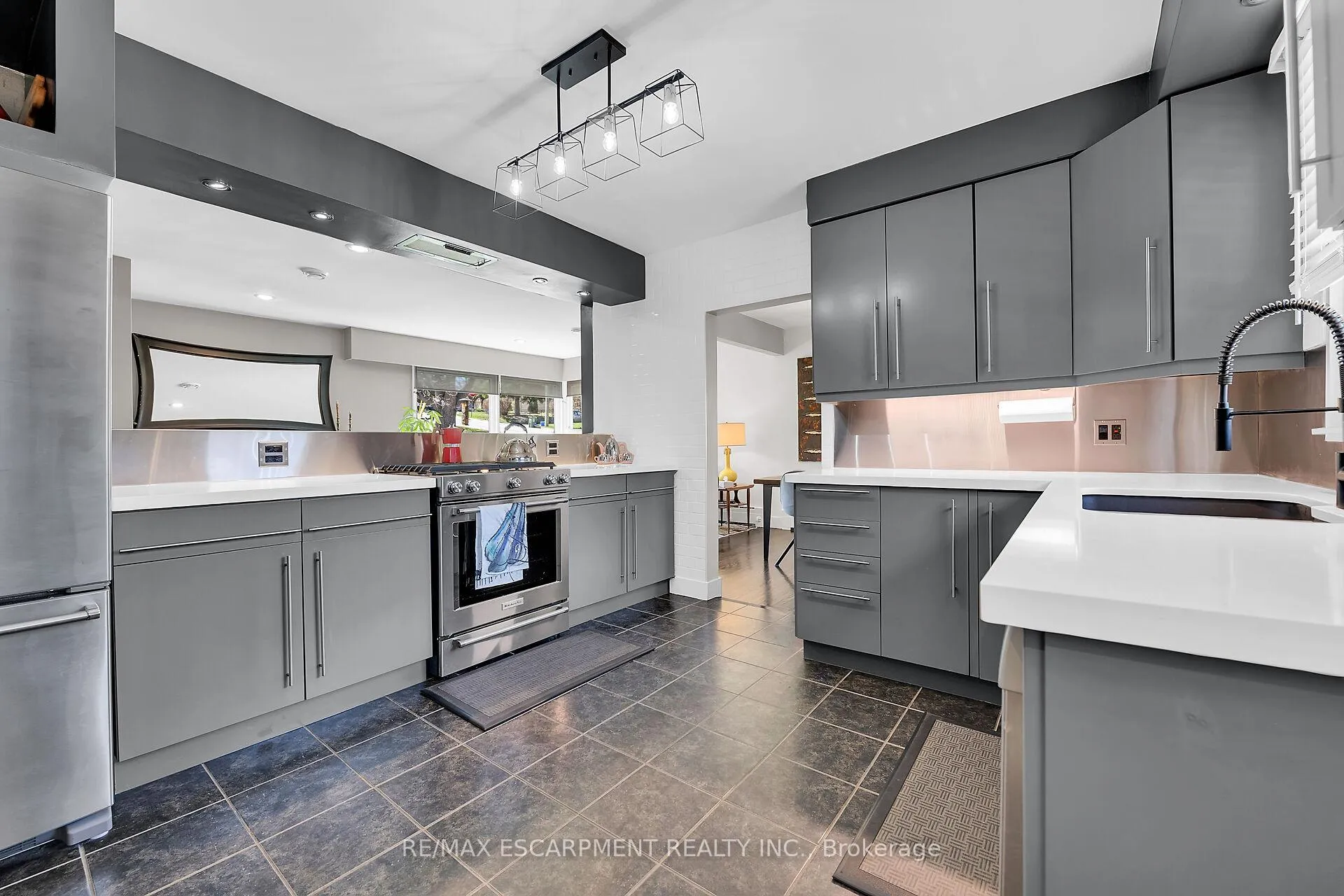 Photo 20 of 31 Tally Ho Drive, Hamilton, Dundas — HOMEH