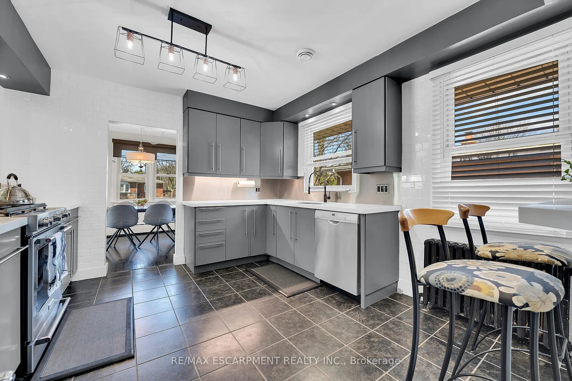 Photo 22 of 31 Tally Ho Drive, Hamilton, Dundas — HOMEH