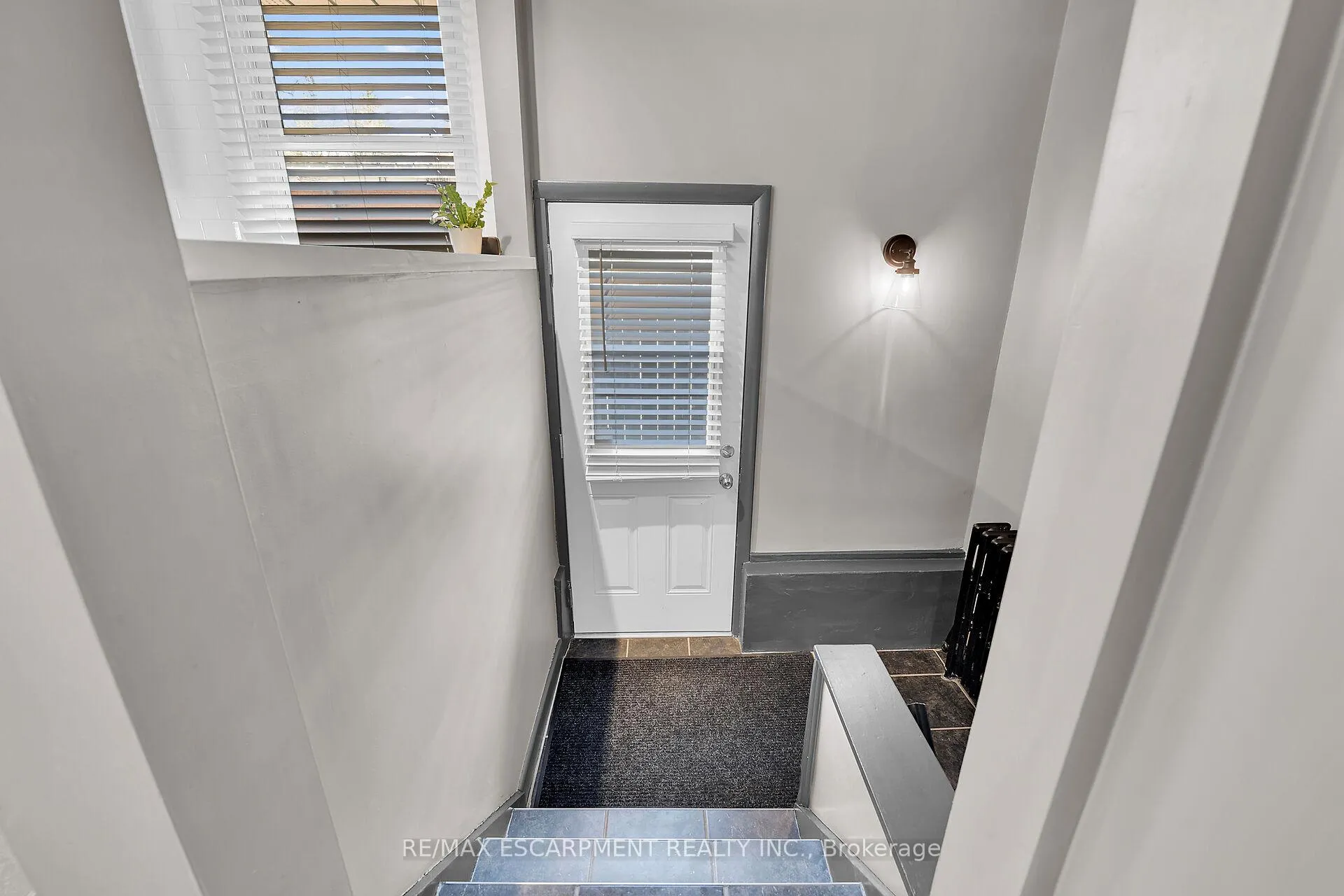 Photo 29 of 31 Tally Ho Drive, Hamilton, Dundas — HOMEH