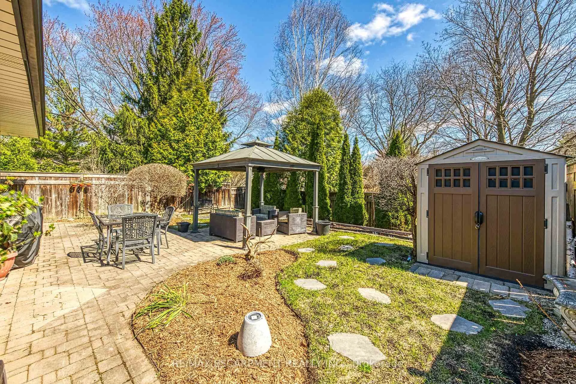 Photo 41 of 31 Tally Ho Drive, Hamilton, Dundas — HOMEH