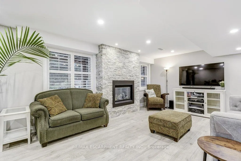 Photo 33 of 47 Wimberly Avenue, Hamilton, Waterdown — HOMEH