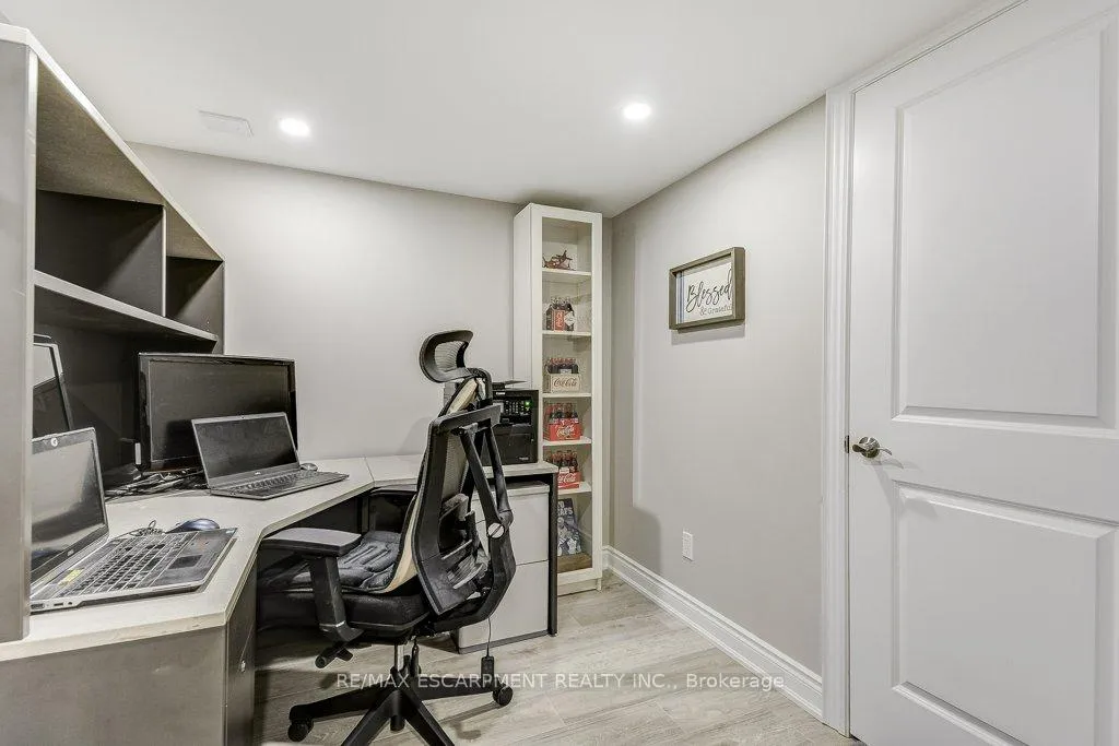 Photo 34 of 47 Wimberly Avenue, Hamilton, Waterdown — HOMEH
