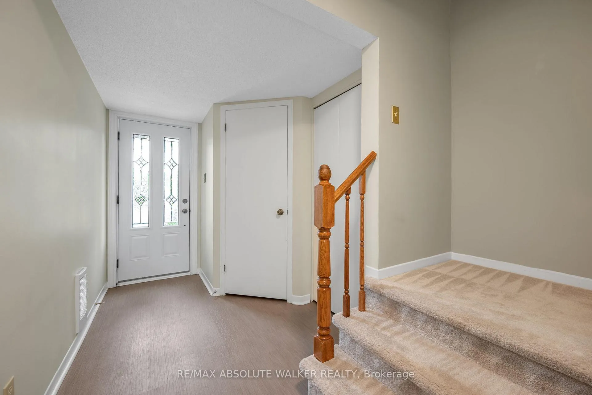 Photo 2 of 381 Princess Louise Drive, Ottawa, Fallingbrook/Ridgemount — HOMEH