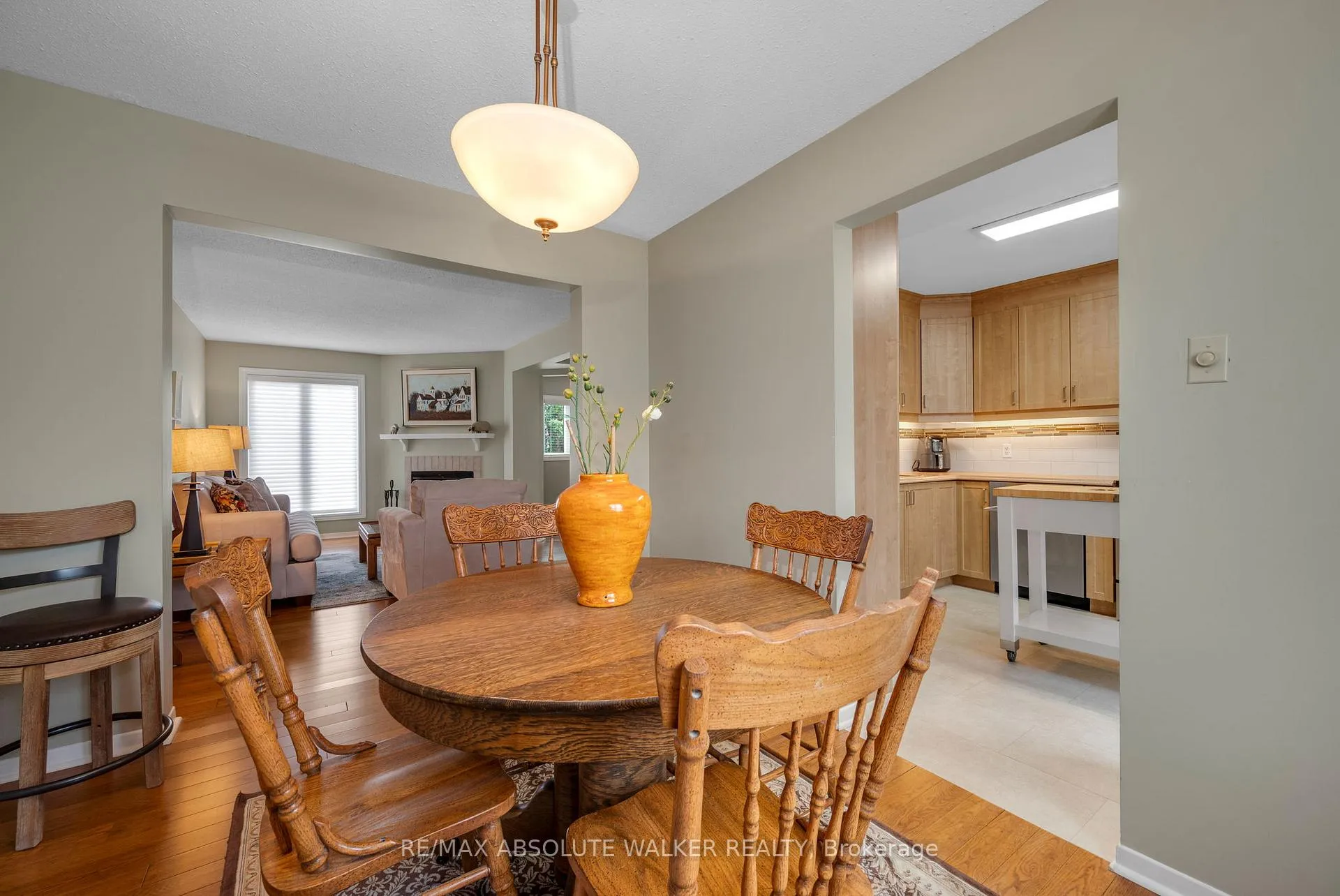 Photo 11 of 381 Princess Louise Drive, Ottawa, Fallingbrook/Ridgemount — HOMEH