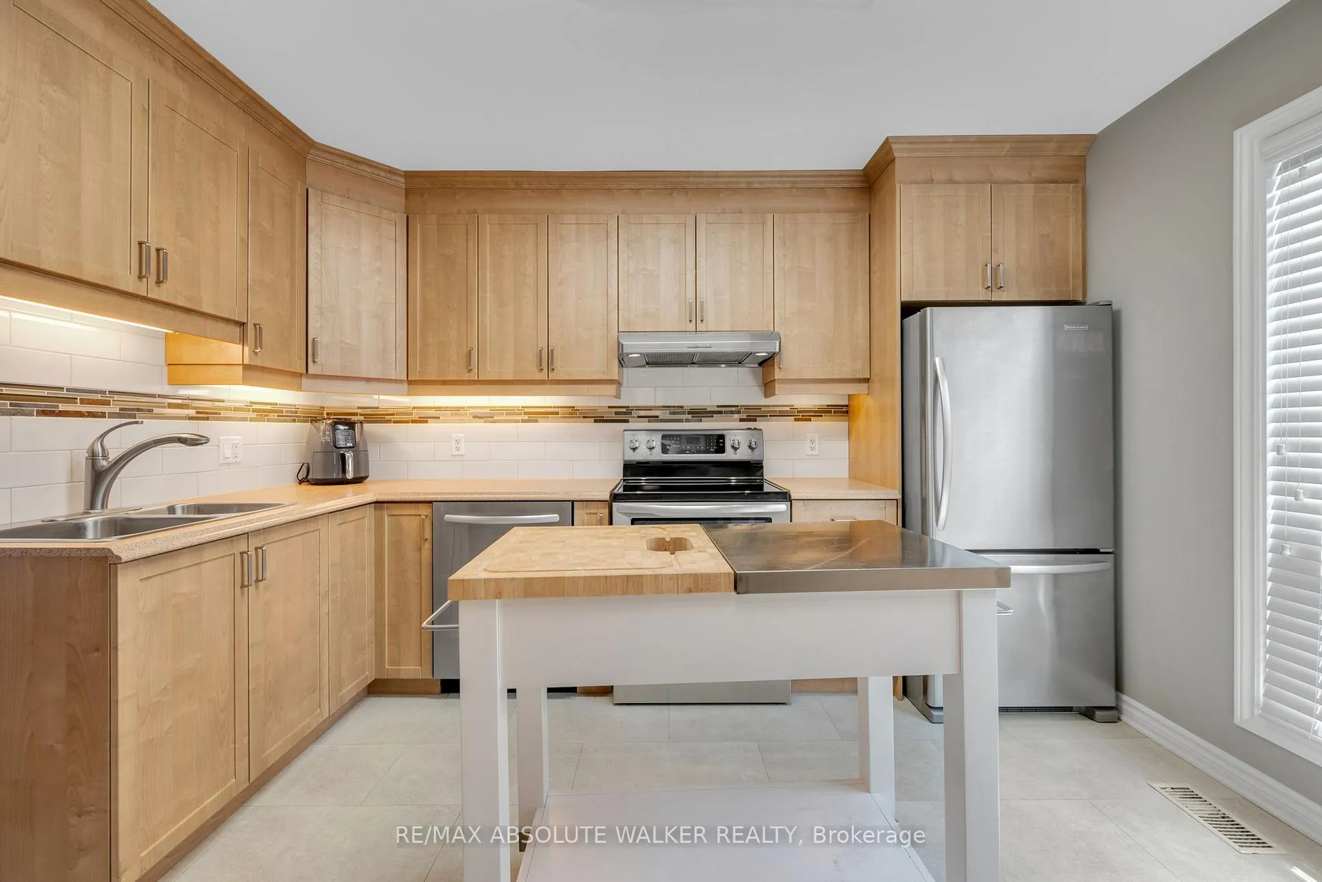 Photo 12 of 381 Princess Louise Drive, Ottawa, Fallingbrook/Ridgemount — HOMEH