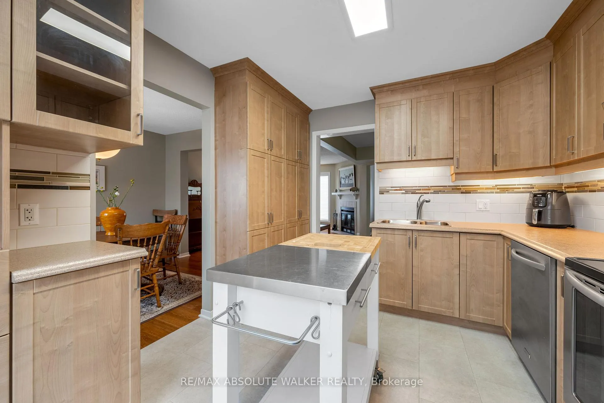 Photo 14 of 381 Princess Louise Drive, Ottawa, Fallingbrook/Ridgemount — HOMEH