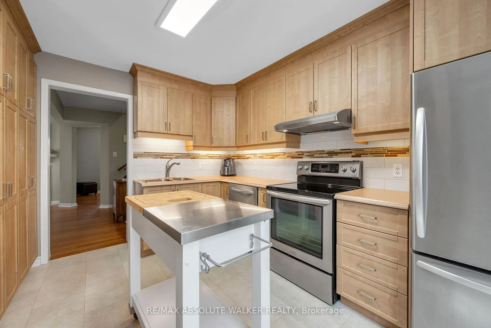 Photo 15 of 381 Princess Louise Drive, Ottawa, Fallingbrook/Ridgemount — HOMEH