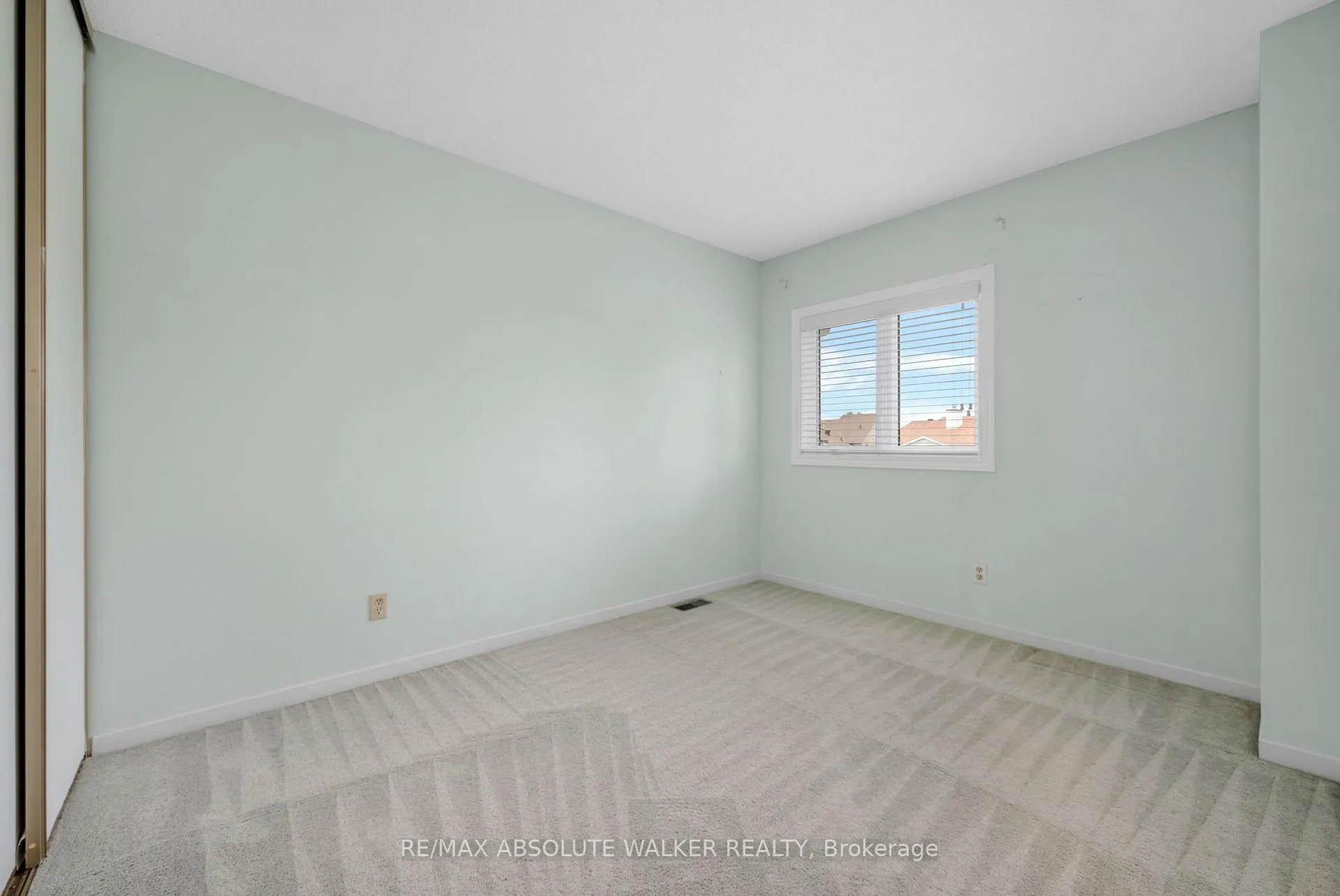 Photo 19 of 381 Princess Louise Drive, Ottawa, Fallingbrook/Ridgemount — HOMEH
