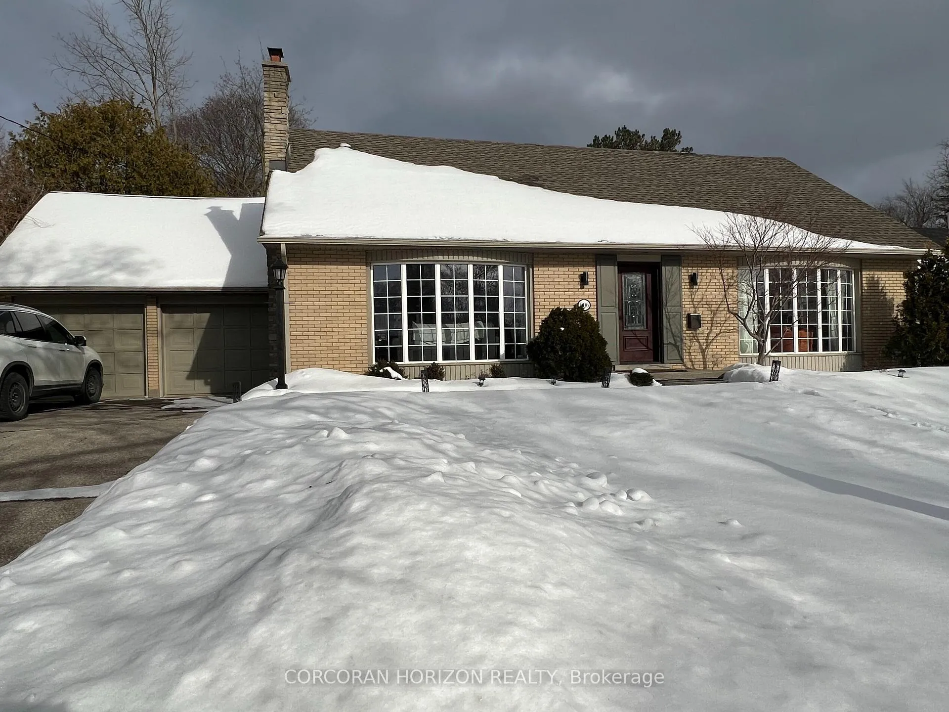 Photo 1 of 806 Westmount Road, Kitchener — HOMEH