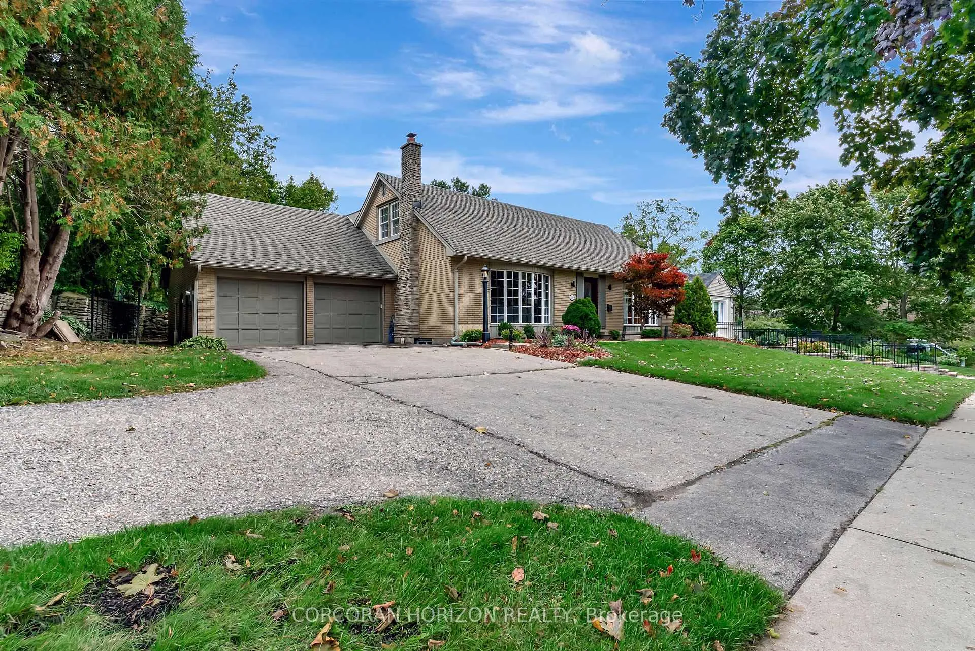 Photo 3 of 806 Westmount Road, Kitchener — HOMEH