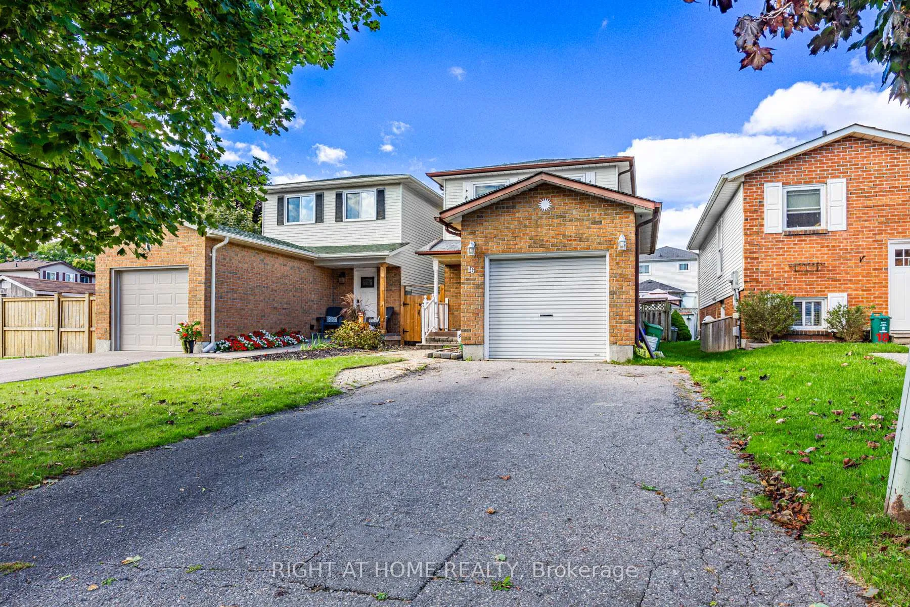 Photo 2 of 16 Hartsfield Drive, Clarington, Courtice — HOMEH