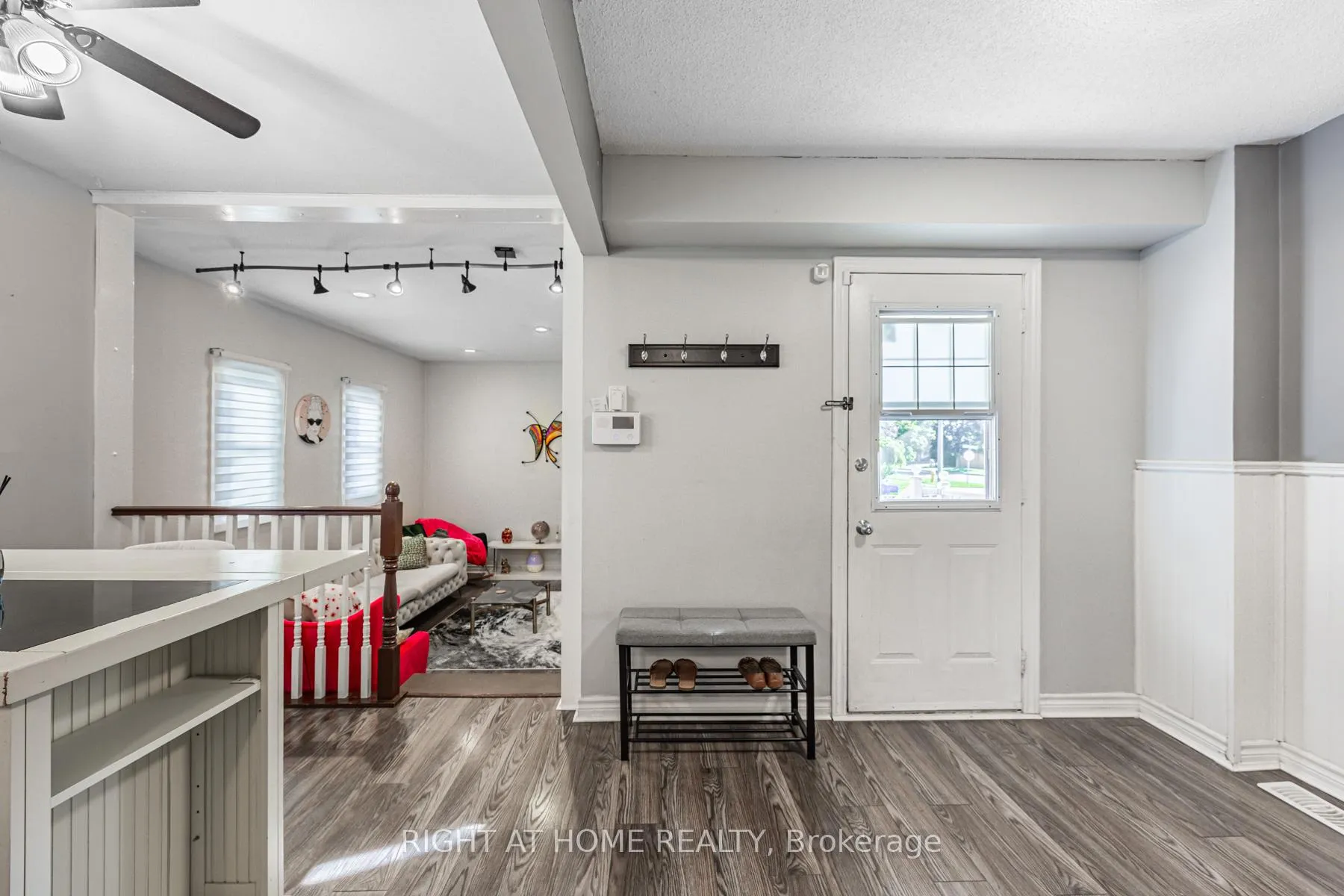 Photo 4 of 16 Hartsfield Drive, Clarington, Courtice — HOMEH