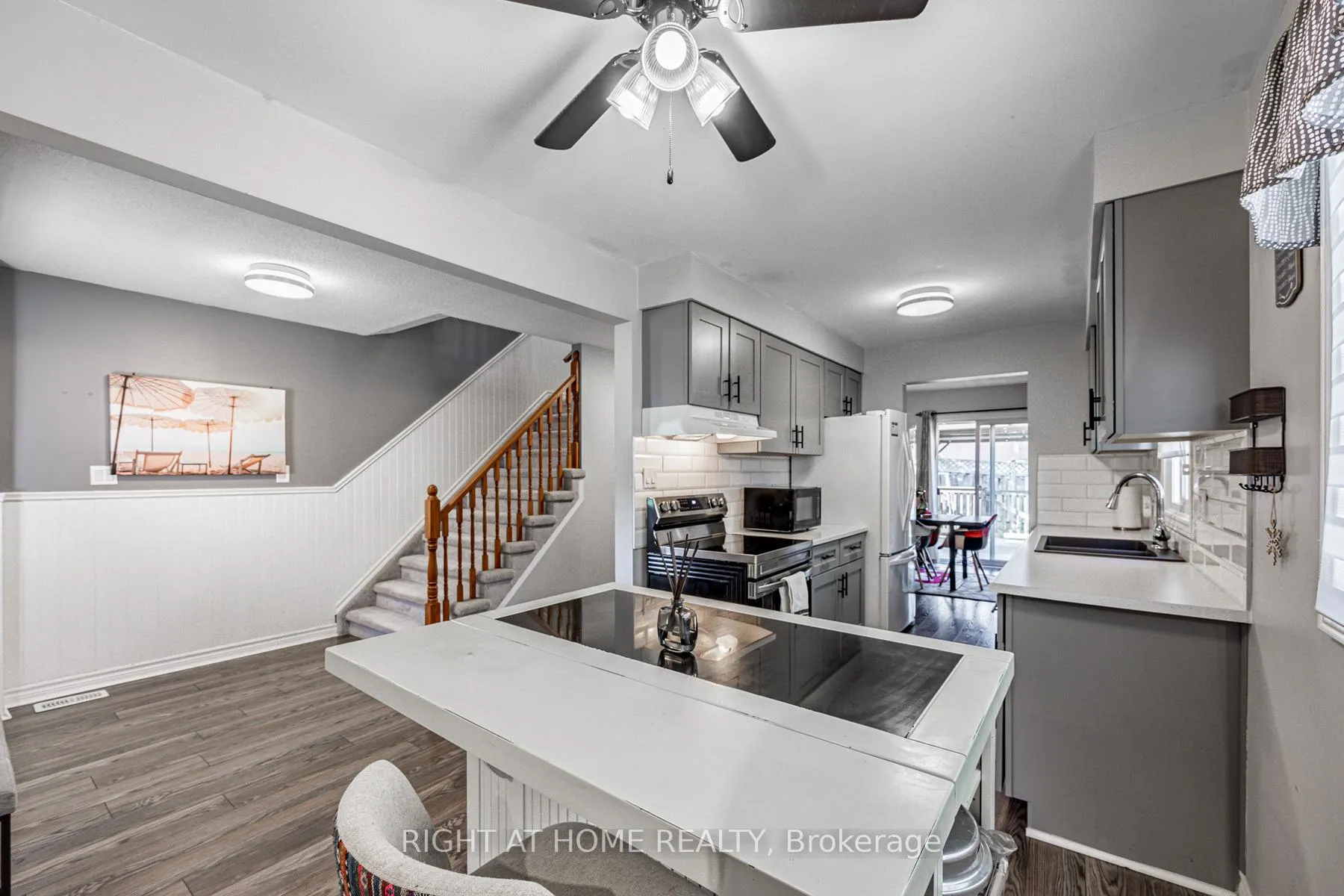 Photo 8 of 16 Hartsfield Drive, Clarington, Courtice — HOMEH