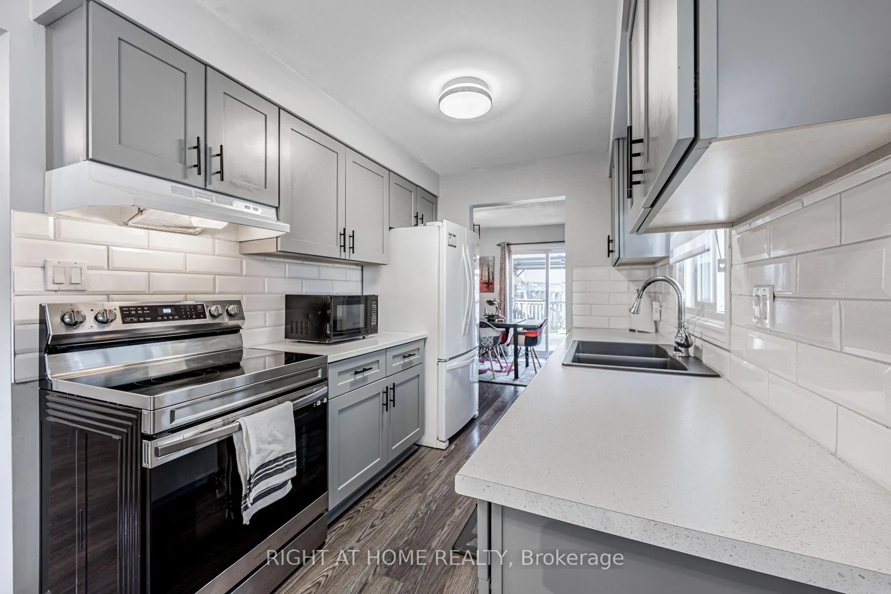Photo 9 of 16 Hartsfield Drive, Clarington, Courtice — HOMEH