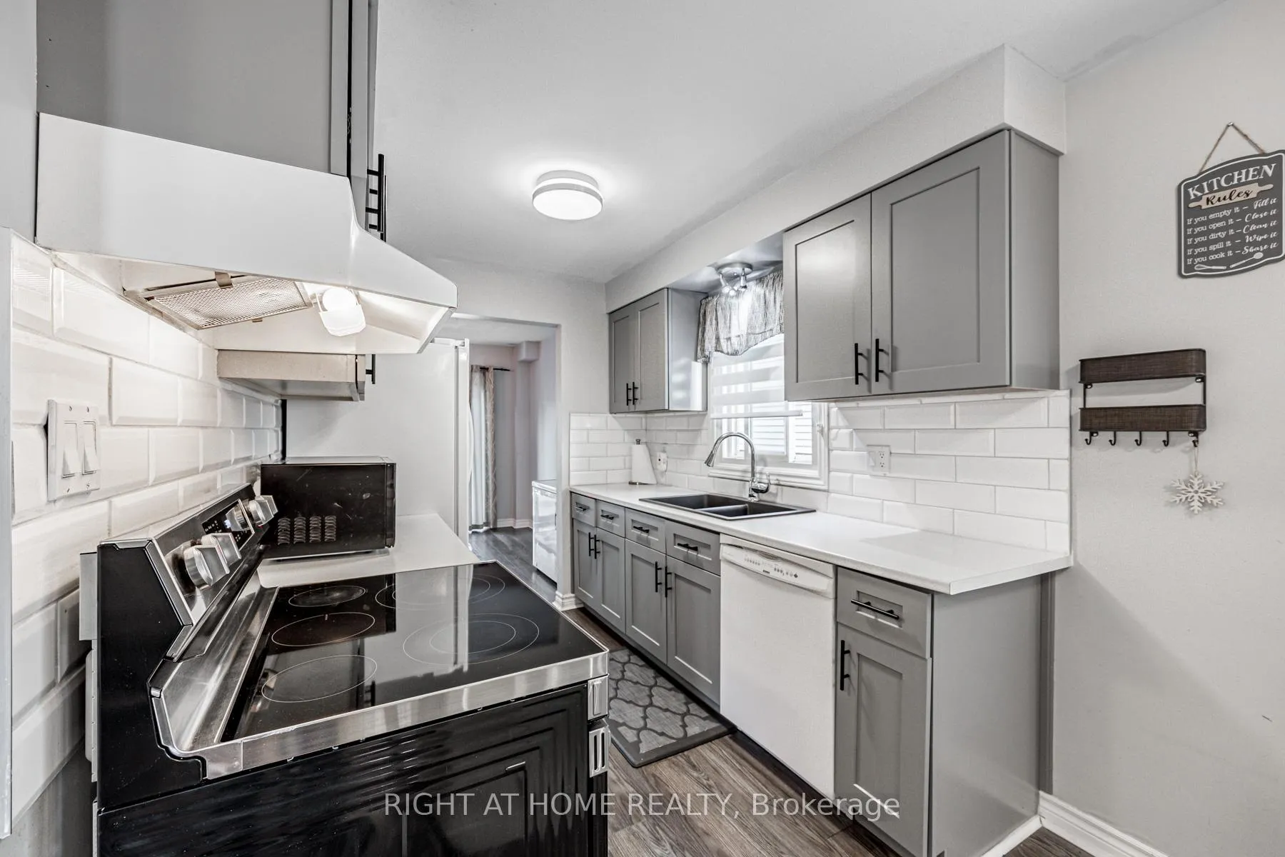 Photo 10 of 16 Hartsfield Drive, Clarington, Courtice — HOMEH