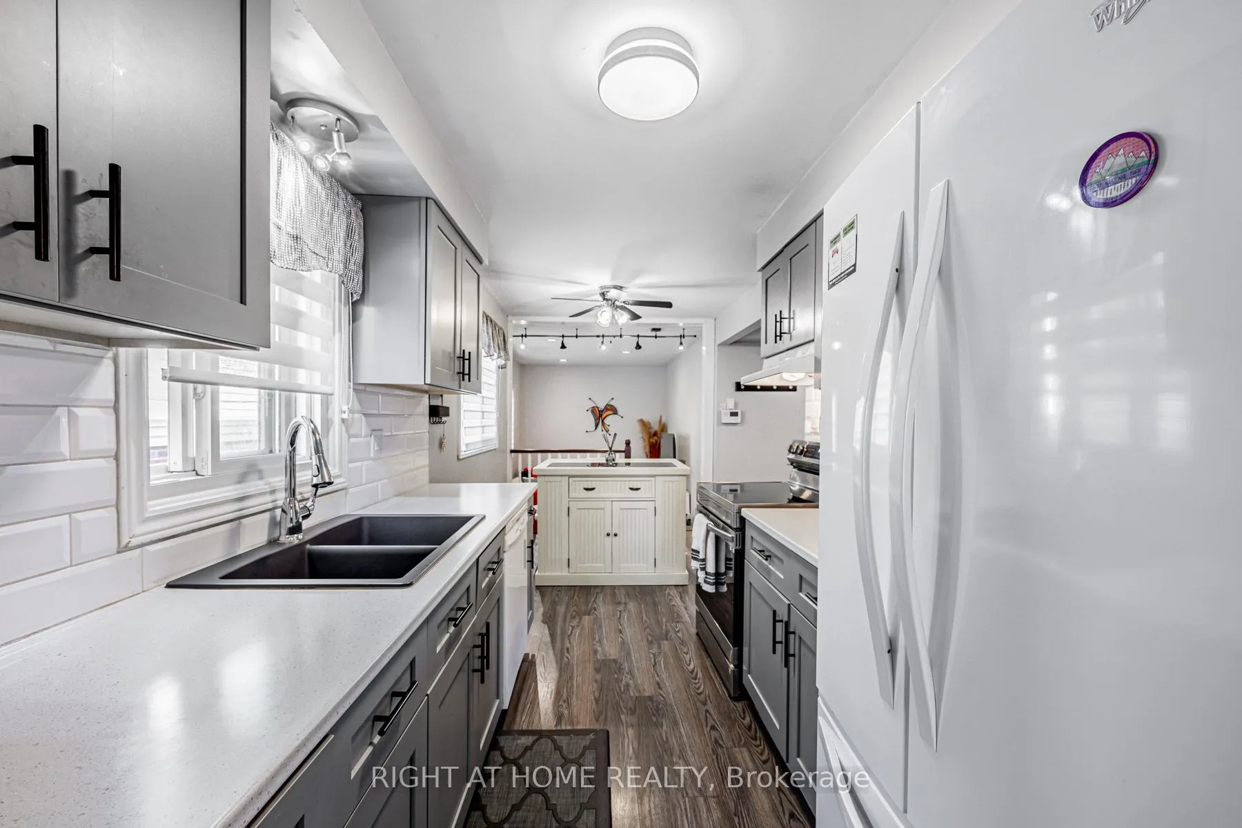 Photo 11 of 16 Hartsfield Drive, Clarington, Courtice — HOMEH