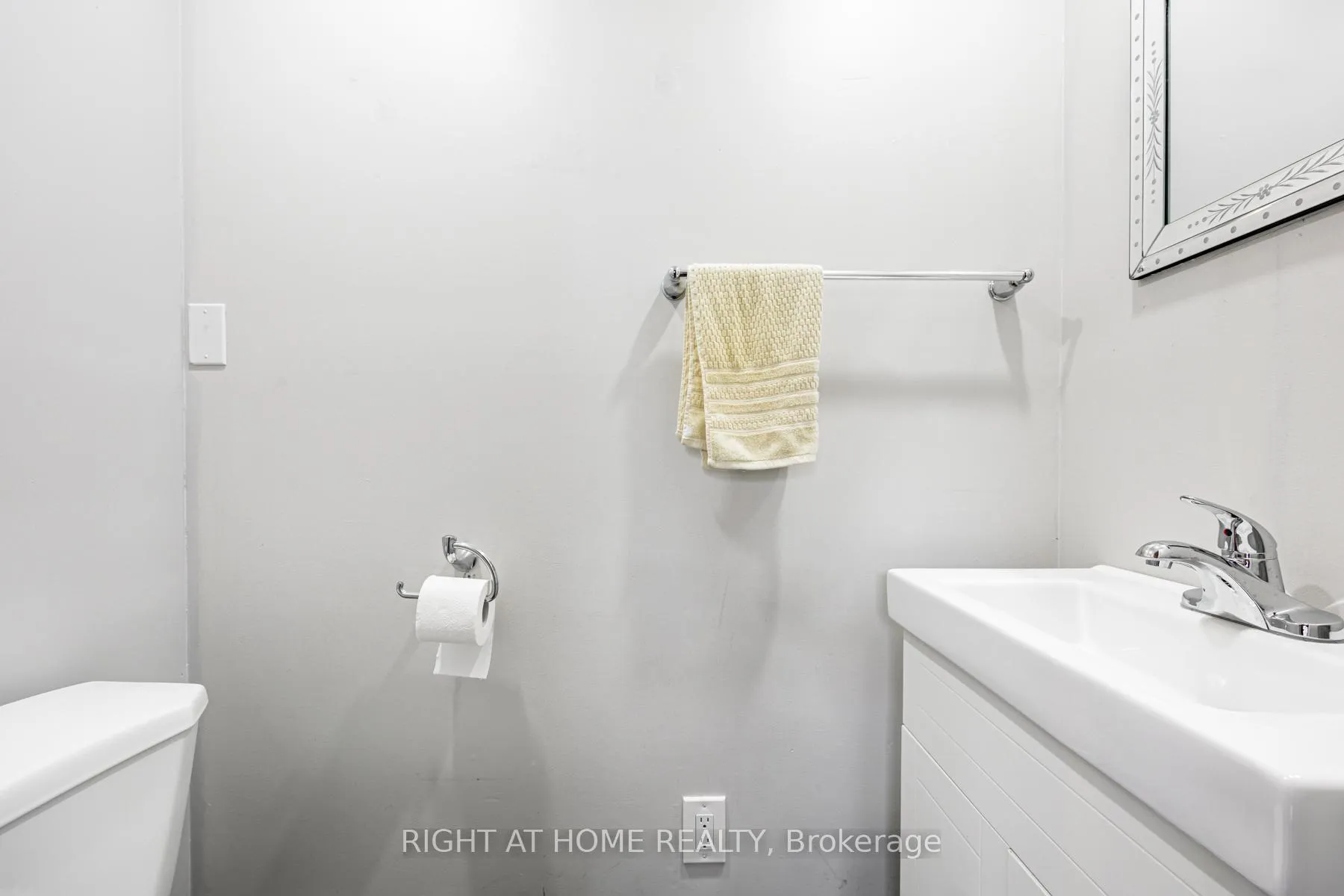Photo 14 of 16 Hartsfield Drive, Clarington, Courtice — HOMEH