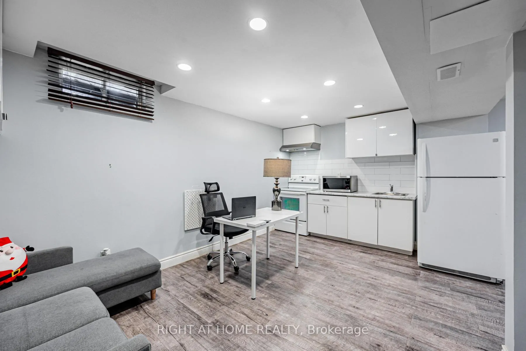 Photo 23 of 16 Hartsfield Drive, Clarington, Courtice — HOMEH