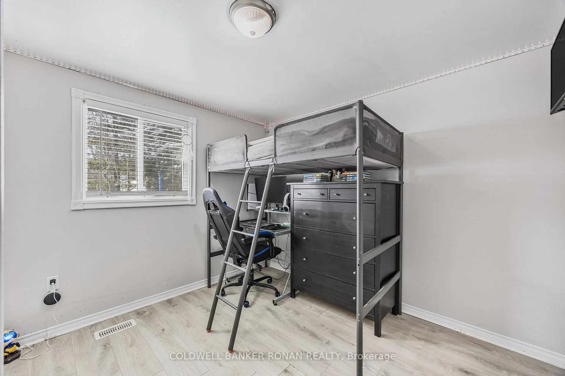 Photo 23 of 100 Queen Street N, New Tecumseth, Tottenham — HOMEH