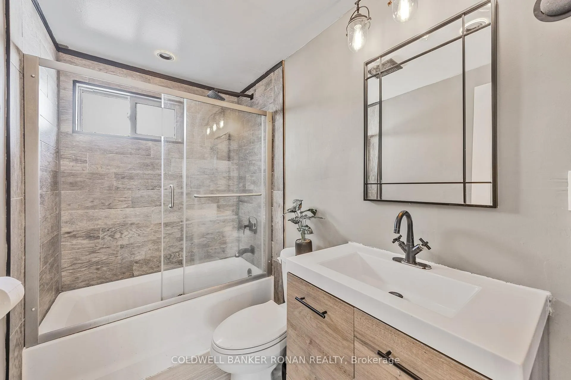 Photo 24 of 100 Queen Street N, New Tecumseth, Tottenham — HOMEH