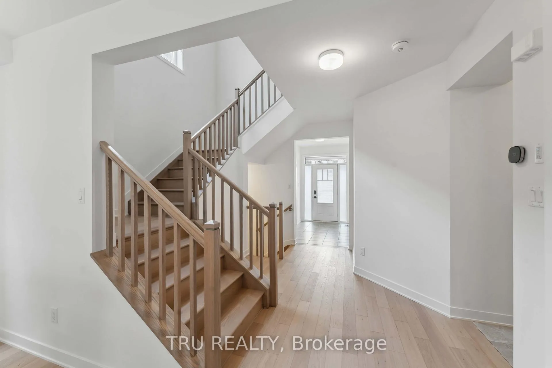 Photo 4 of 815 Snap Hook Crescent, Ottawa, Barrhaven - Half Moon Bay — HOMEH